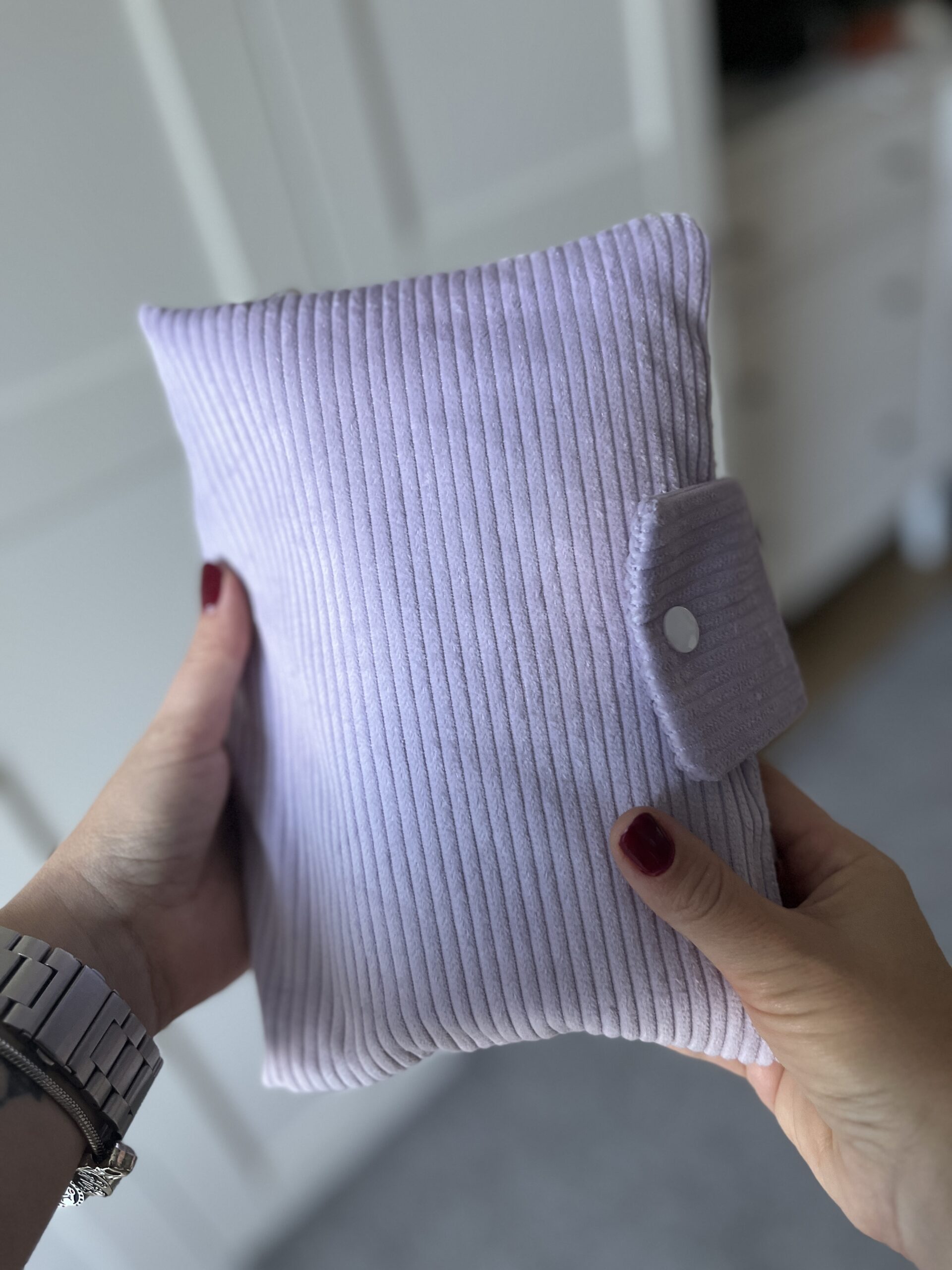 Lila kordbársony pelenkázó neszeszer őzikés belsővel