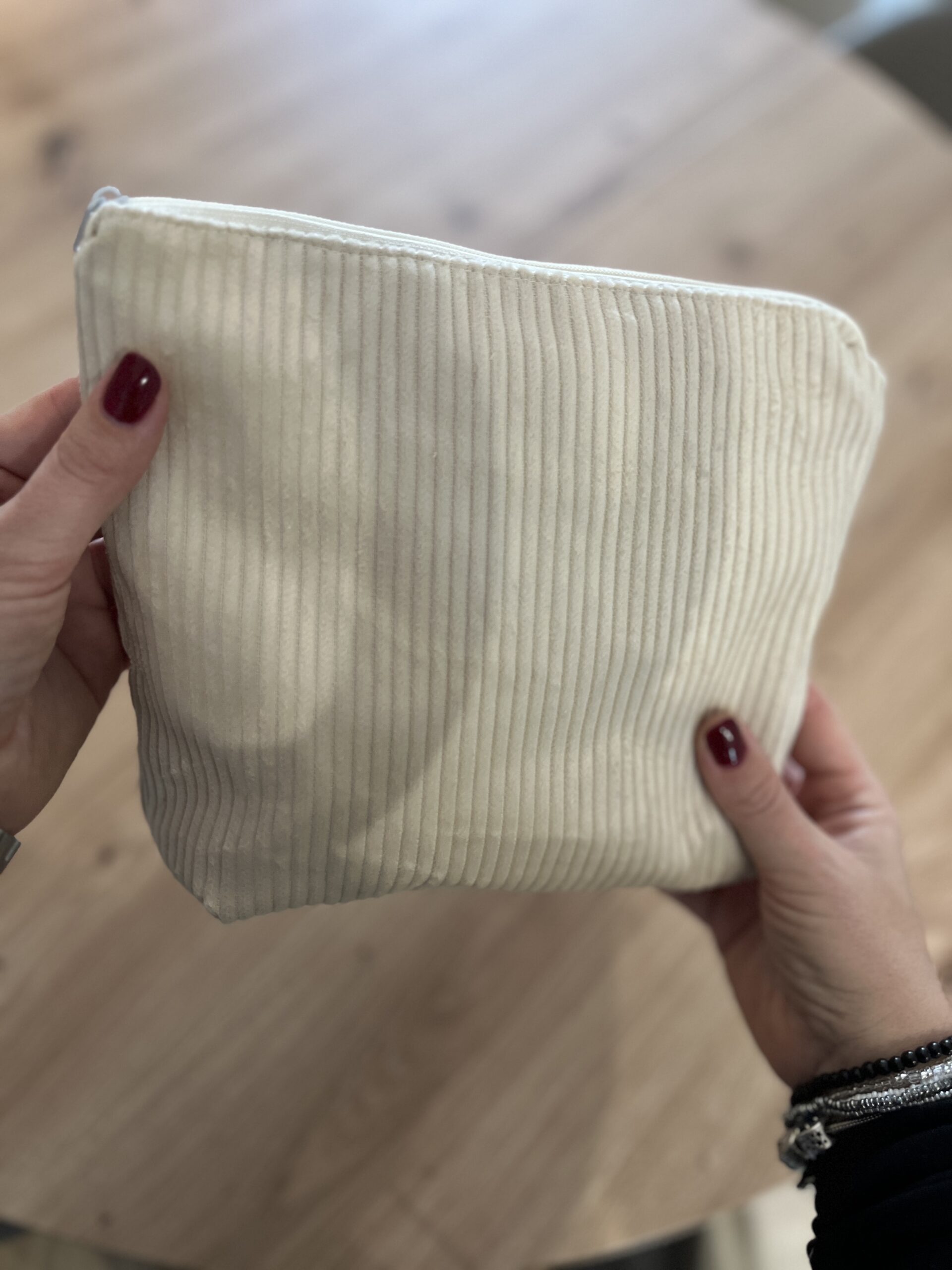 Bézs kordbársony neszeszer