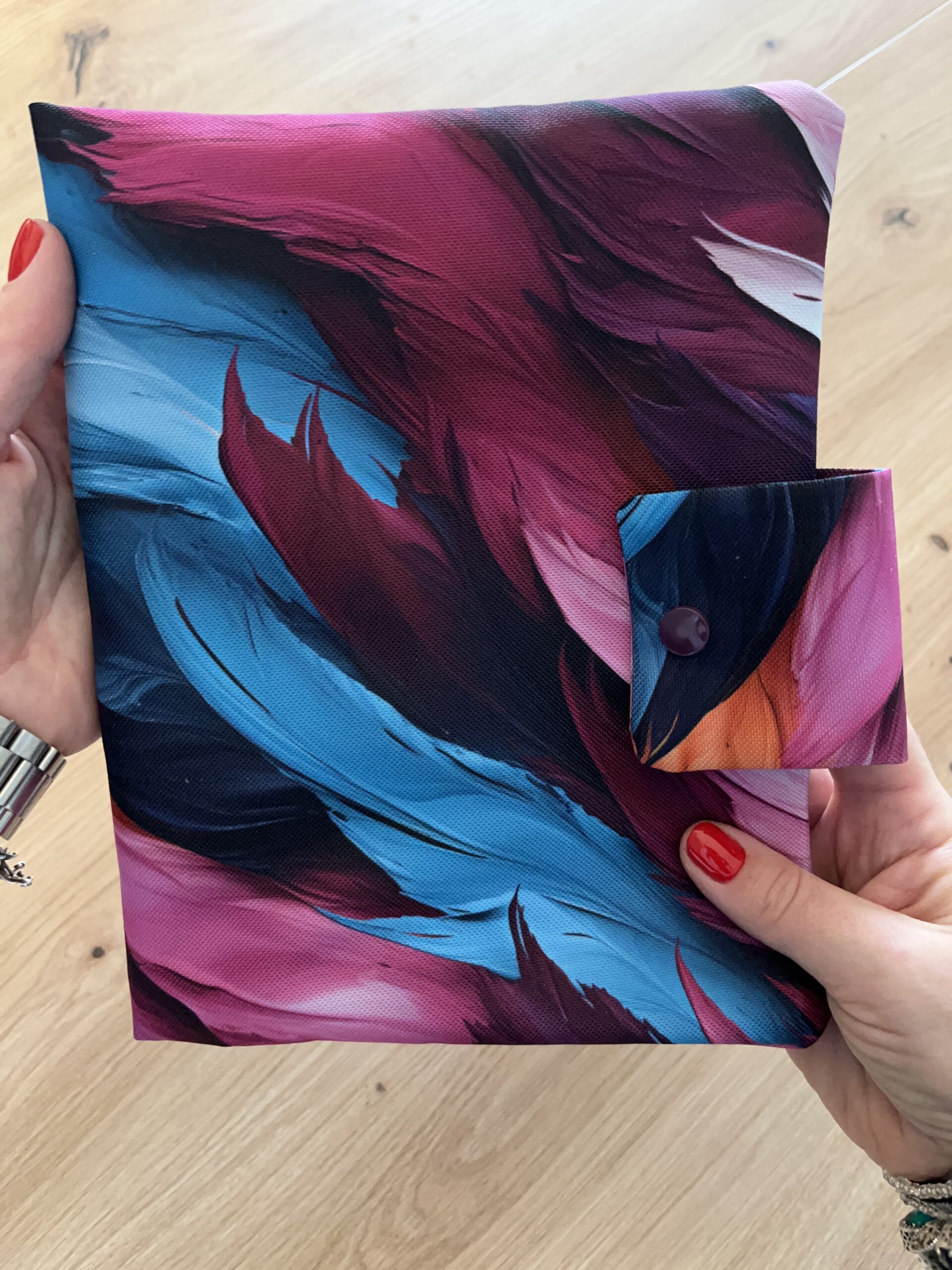 Vízhatlan toll mintás pelenkázó neszeszer - Image 2