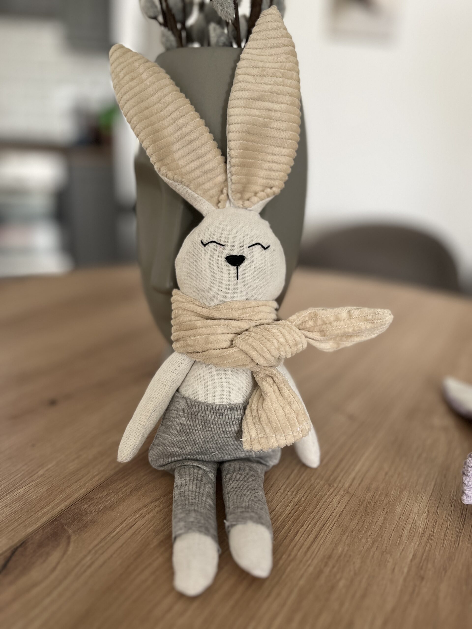 Szunyóka Bézs bársony fülű